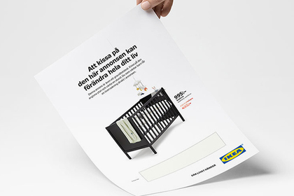 IKEA предложила помочиться на рекламные листовки ради скидки