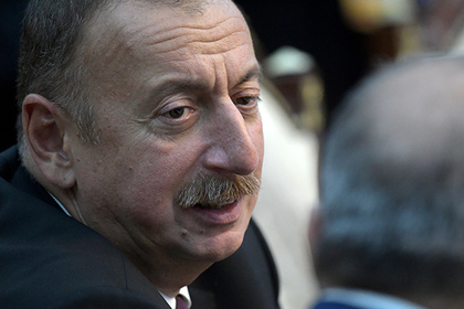 Президент Азербайджана подарил квартиры 255 журналистам