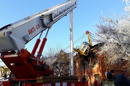 В Кирове на жилой дом упал строительный кран