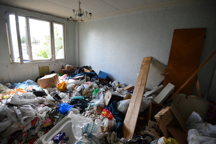 Из квартиры россиянки силой вывезли семь КаМАЗов мусора