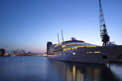 Британских военных осудили за размещение в ультрадорогих отелях