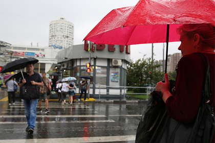 Продажи дорогого жилья в Москве упали летом почти в два раза из-за дождя
