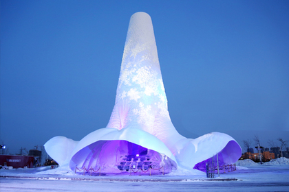 В Китае построили самую высокую в мире ледяную башню