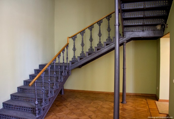 Металлические лестницы для 2-ого этажа