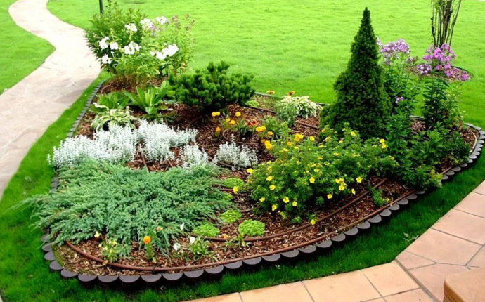 Оформление газонов и клумб — как сделать свой дом красивым?